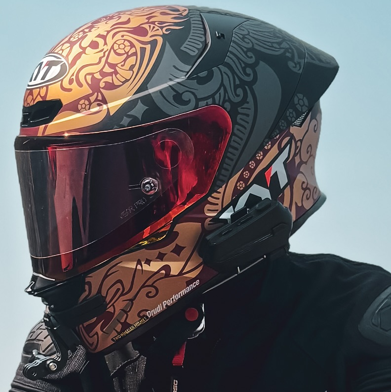 VisorPro Racing Visor Protection Tearoff RESUEABLE -  Helmet Visor Tearoffs for KYT LS2 OMP GPR Helmets Dual purpose Both Racing and Touring